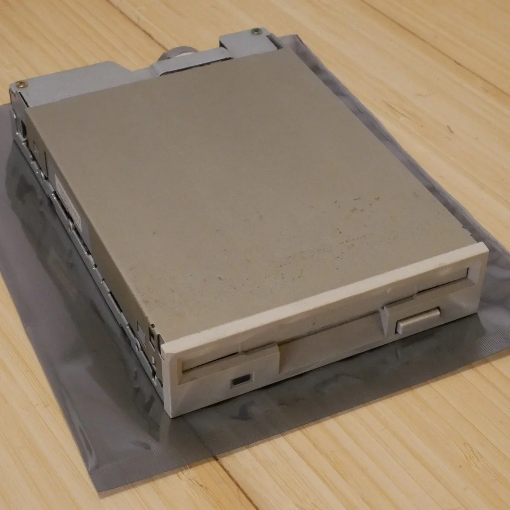 Mitsumi Newtronics D359T5 3.5 inch 1.44MB Internal Floppy Drive - Tested 50
